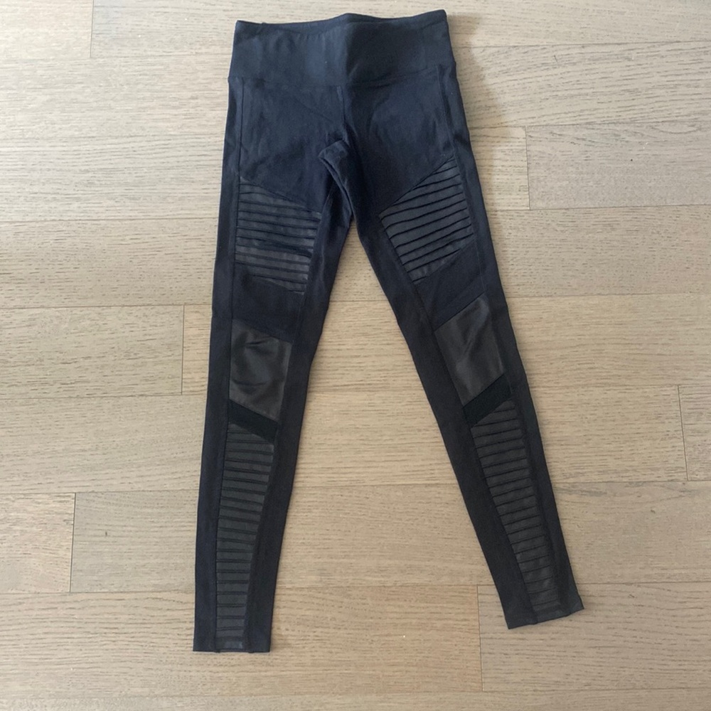 High Waisted Alo Moto Legging. Size XS. Only worn twice.